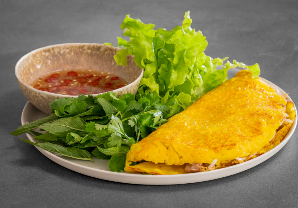 Banh xeo is one of the most famous specialties of Central Vietnam